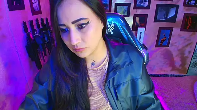 Snapshot of cherryy_bombshelll chatting on 01/14/26, 04:56 cherryy bombshelll online show from 01/14/26, 04:56