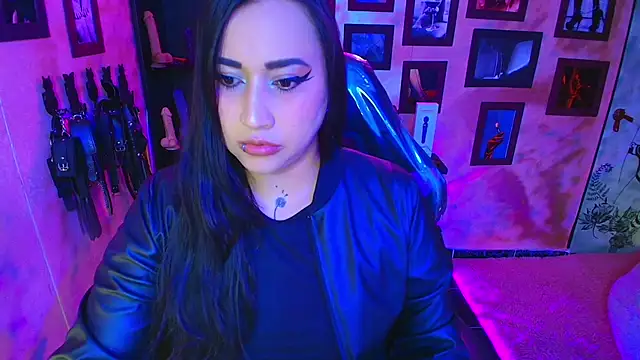 Snapshot of cherryy_bombshelll chatting on 01/15/26, 04:22 cherryy bombshelll online show from 01/15/26, 04:22