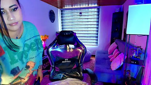 Snapshot of cherryy_bombshelll chatting on 04/09/26, 02:44 cherryy bombshelll online show from 04/09/26, 02:44