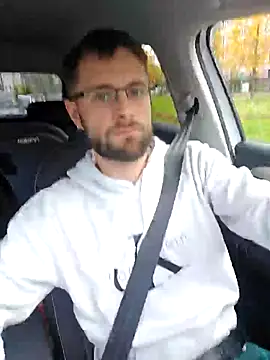 Snapshot of ademandjulia chatting on 10/28/25, 03:25 ademandjulia online show from 10/28/25, 03:25