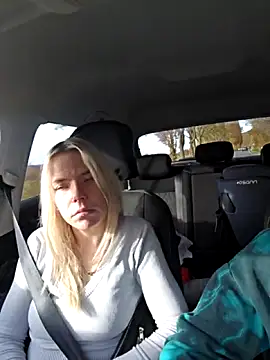 Snapshot of ademandjulia chatting on 11/13/25, 11:20 ademandjulia online show from 11/13/25, 11:20