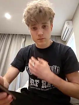 Snapshot of And25bn chatting on 10/25/25, 04:24 And25bn online show from 10/25/25, 04:24