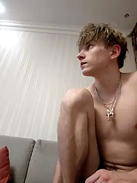 Snapshot of And25bn chatting on 11/03/25, 08:54 And25bn online show from 11/03/25, 08:54