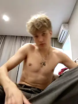 Snapshot of And25bn chatting on 11/05/25, 07:14 And25bn online show from 11/05/25, 07:14