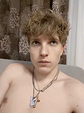 Snapshot of And25bn chatting on 11/10/25, 03:11 And25bn online show from 11/10/25, 03:11