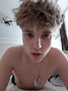 Snapshot of And25bn chatting on 11/11/25, 08:25 And25bn online show from 11/11/25, 08:25