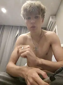 Snapshot of And25bn chatting on 11/14/25, 04:49 And25bn online show from 11/14/25, 04:49