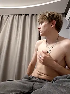 Snapshot of And25bn chatting on 11/24/25, 06:46 And25bn online show from 11/24/25, 06:46