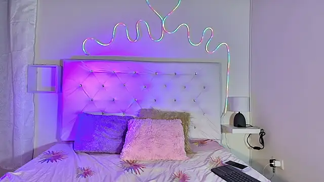 ariana smiith online show from 02/20/25, 09:31