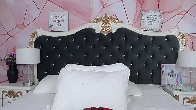 LindaBird online show from 11/11/25, 08:20