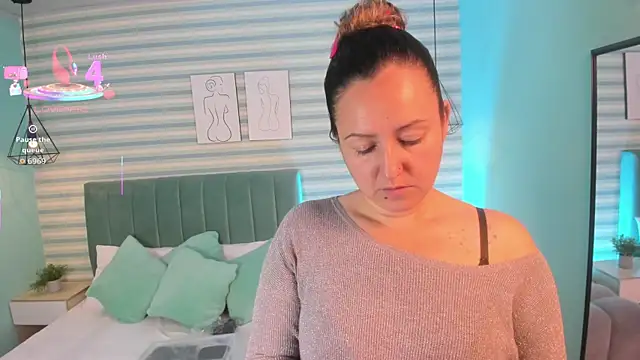 abby apple online show from 11/08/25, 01:11