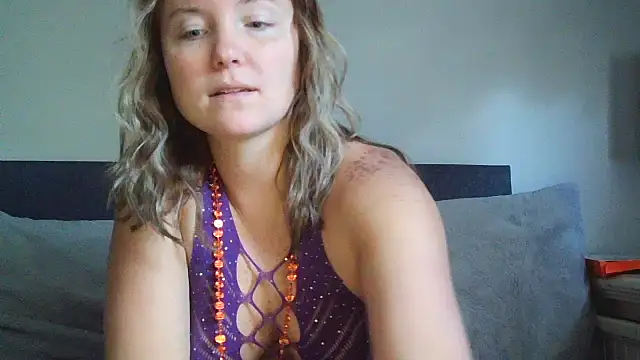 Snapshot of sexiirose22 chatting on 10/31/25, 04:19 sexiirose22 online show from 10/31/25, 04:19