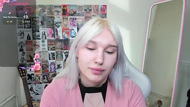 EvelinaLuu online show from 04/10/26, 02:39