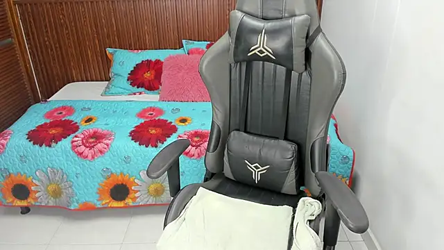 Holly 22 online show from 03/17/25, 12:04