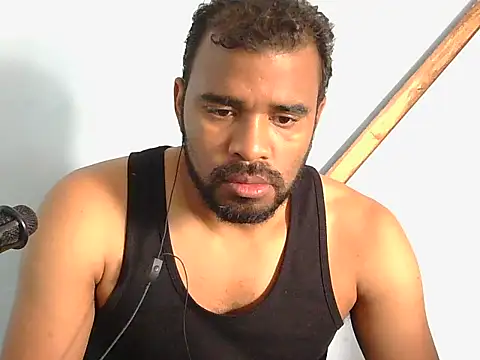 Snapshot of YOX22 chatting on 10/29/25, 01:46 YOX22 online show from 10/29/25, 01:46