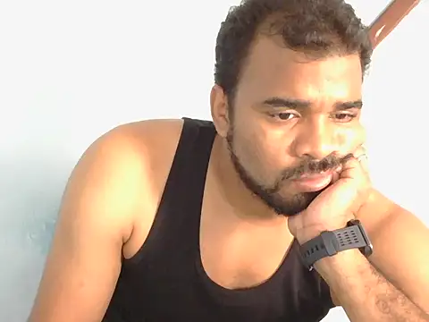 Snapshot of YOX22 chatting on 11/05/25, 01:33 YOX22 online show from 11/05/25, 01:33