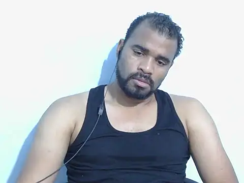 Snapshot of YOX22 chatting on 11/08/25, 05:40 YOX22 online show from 11/08/25, 05:40