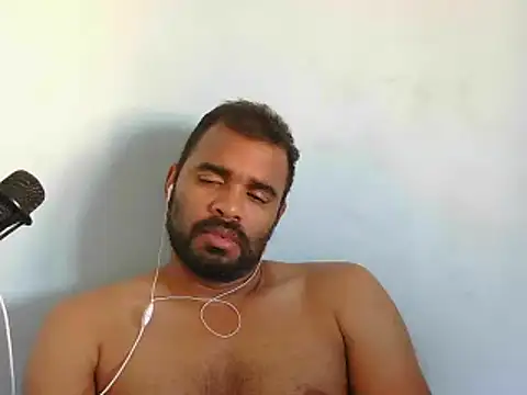 Snapshot of YOX22 chatting on 12/02/25, 10:27 YOX22 online show from 12/02/25, 10:27