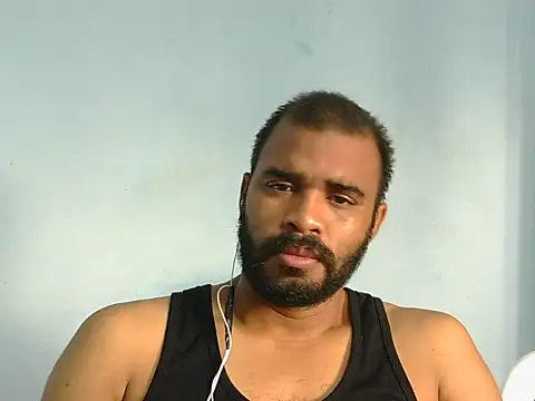 Snapshot of YOX22 chatting on 02/05/26, 01:49 YOX22 online show from 02/05/26, 01:49