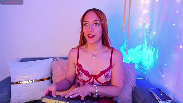 Snapshot of Emylyjonhs chatting on 03/19/25, 08:43 Emylyjonhs online show from 03/19/25, 08:43