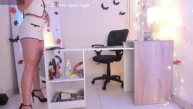 Snapshot of Emylyjonhs chatting on 10/18/25, 07:58 Emylyjonhs online show from 10/18/25, 07:58