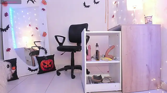 Snapshot of Emylyjonhs chatting on 10/24/25, 07:54 Emylyjonhs online show from 10/24/25, 07:54