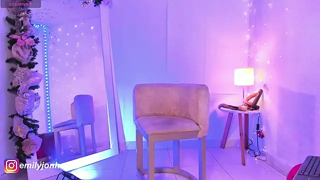 Snapshot of Emylyjonhs chatting on 11/29/25, 11:41 Emylyjonhs online show from 11/29/25, 11:41