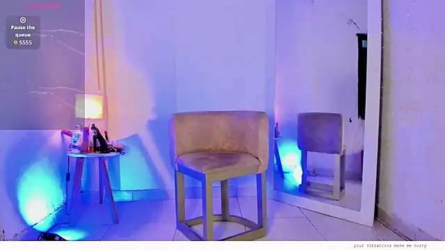 Snapshot of Emylyjonhs chatting on 02/03/26, 08:03 Emylyjonhs online show from 02/03/26, 08:03