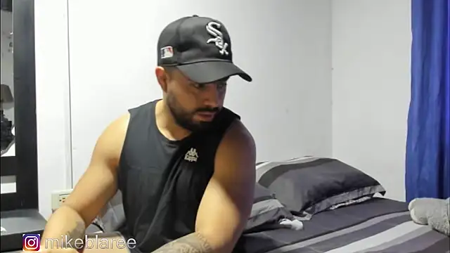 Snapshot of mikeblaree chatting on 10/29/25, 03:14 mikeblaree online show from 10/29/25, 03:14