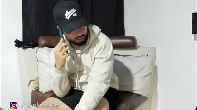 Snapshot of mikeblaree chatting on 11/05/25, 03:34 mikeblaree online show from 11/05/25, 03:34