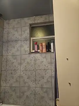 Snapshot of ShysluutGia chatting on 01/06/26, 06:39 ShysluutGia online show from 01/06/26, 06:39