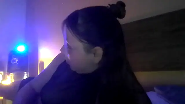 Snapshot of ShysluutGia chatting on 02/09/26, 12:09 ShysluutGia online show from 02/09/26, 12:09