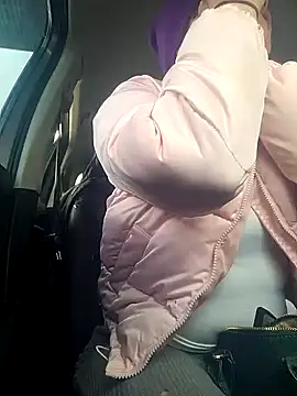 Snapshot of ShysluutGia chatting on 02/15/26, 10:39 ShysluutGia online show from 02/15/26, 10:39