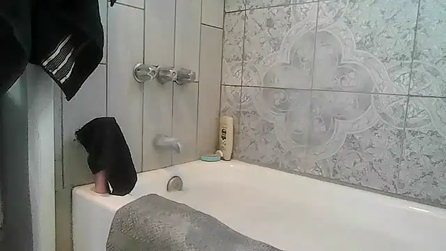 Snapshot of ShysluutGia chatting on 06/18/26, 01:17 ShysluutGia online show from 06/18/26, 01:17