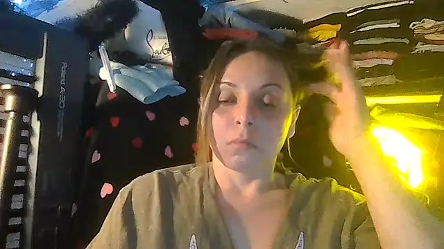 Snapshot of ShysluutGia chatting on 07/07/26, 04:59 ShysluutGia online show from 07/07/26, 04:59
