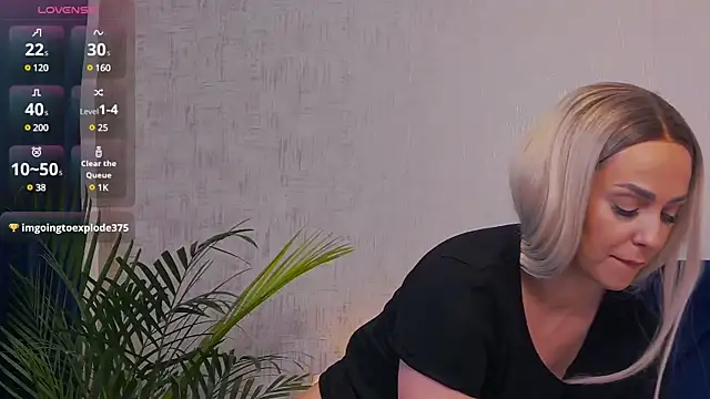 Snapshot of Jennifer_Hills chatting on 02/19/25, 05:38 Jennifer Hills online show from 02/19/25, 05:38