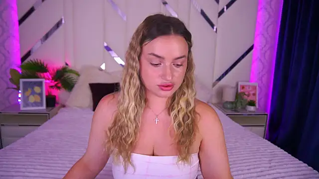 LindsieGreyy online show from 09/22/25, 06:37