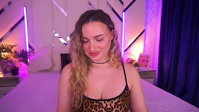 LindsieGreyy online show from 11/23/25, 08:25