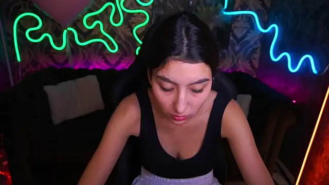 Snapshot of CharmMocco chatting on 02/17/25, 10:18 CharmMocco online show from 02/17/25, 10:18