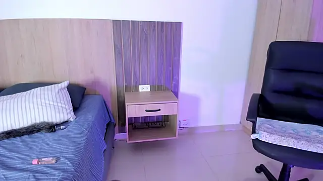 Snapshot of Mia_cm chatting on 03/21/25, 10:39 Mia cm online show from 03/21/25, 10:39