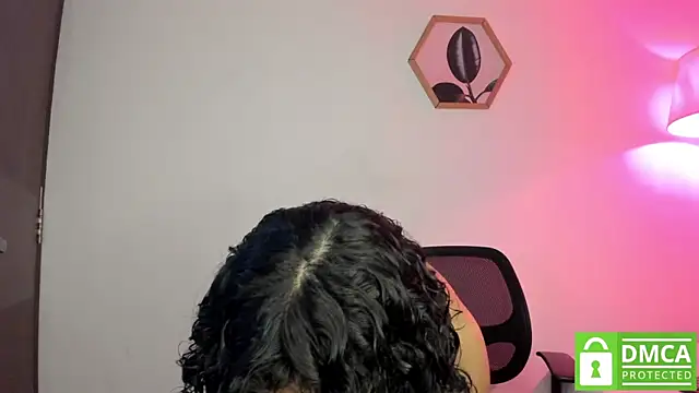 Snapshot of Dhalila_ chatting on 11/06/25, 01:17 Dhalila online show from 11/06/25, 01:17