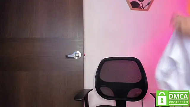 Snapshot of Dhalila_ chatting on 11/08/25, 02:23 Dhalila online show from 11/08/25, 02:23