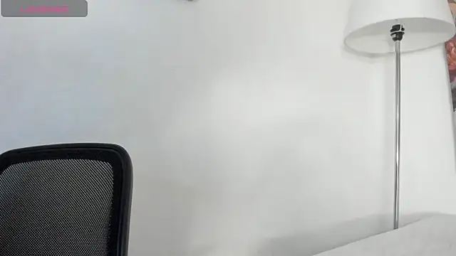 Snapshot of Dhalila_ chatting on 11/19/25, 12:10 Dhalila online show from 11/19/25, 12:10