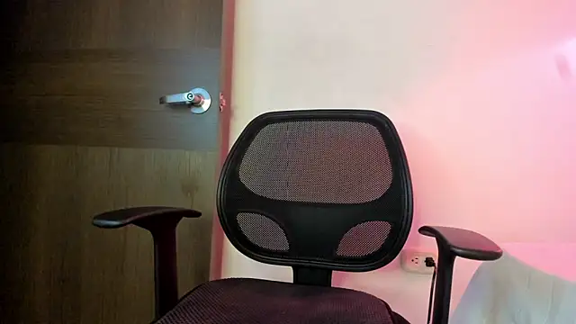 Snapshot of Dhalila_ chatting on 11/20/25, 12:00 Dhalila online show from 11/20/25, 12:00