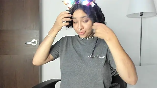 Snapshot of Dhalila_ chatting on 12/03/25, 01:02 Dhalila online show from 12/03/25, 01:02