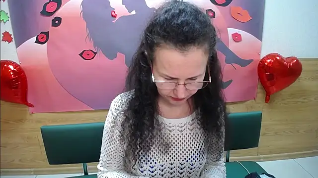 Snapshot of Miroslava_Happi chatting on 10/20/25, 06:36 Miroslava Happi online show from 10/20/25, 06:36