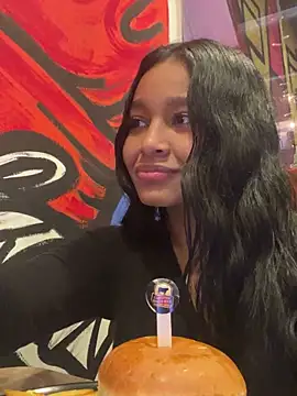 Lynda Bonnie online show from 03/23/25, 02:04