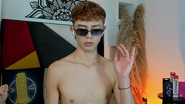 MaikyCooper online show from 12/02/25, 07:42