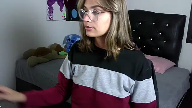 Snapshot of Auroraa_soul chatting on 11/30/25, 05:11 Auroraa soul online show from 11/30/25, 05:11