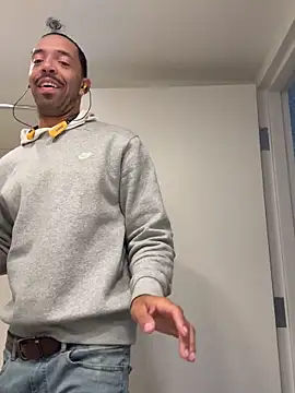 Snapshot of SIXKING7410 chatting on 02/28/26, 05:03 SIXKING7410 online show from 02/28/26, 05:03